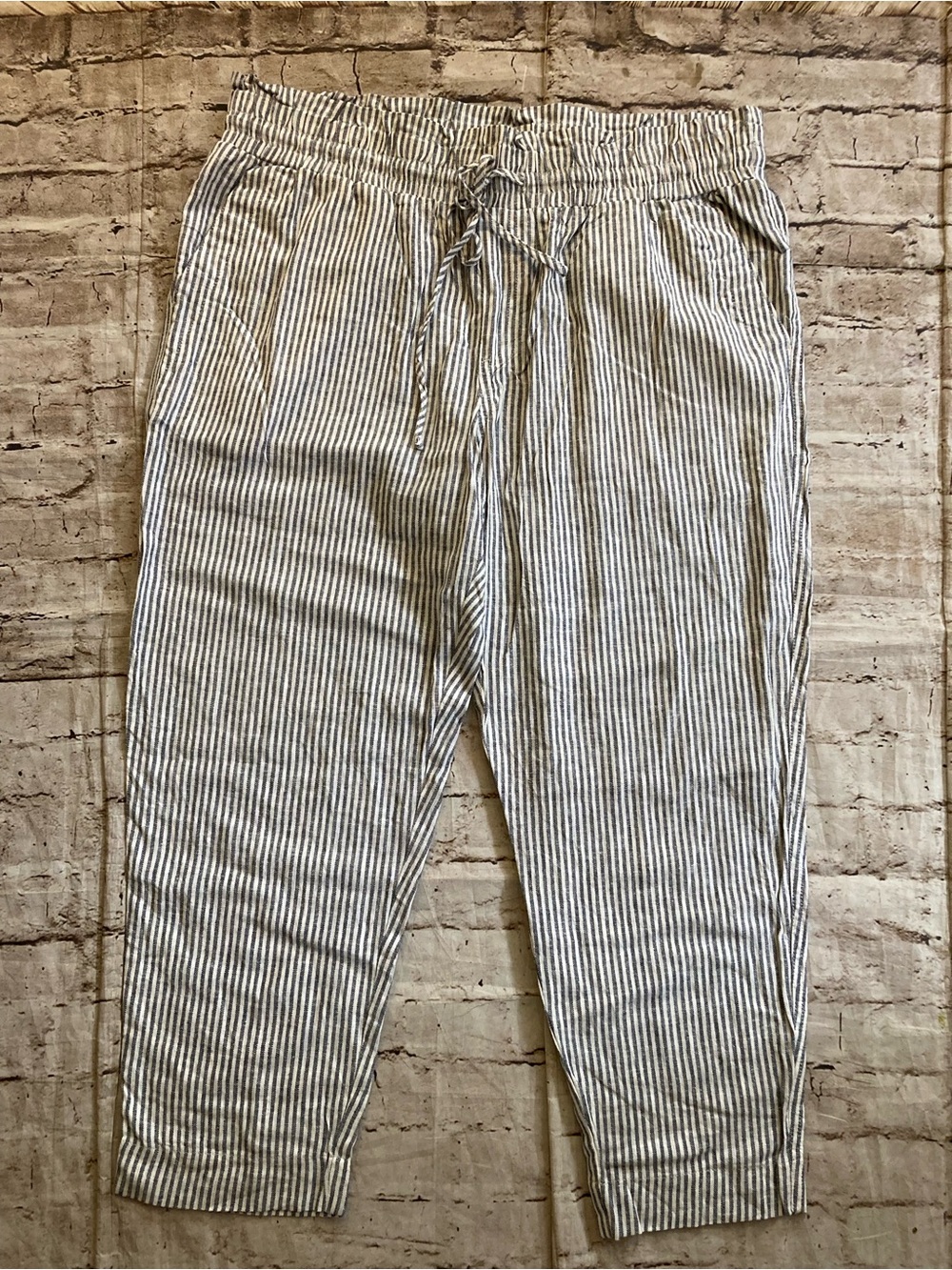 NWOT a new day grey/white stripes 55% linen elastic waist ankle pants
